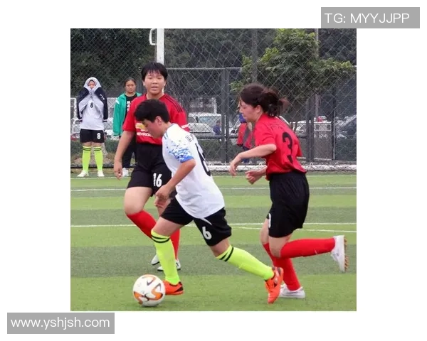 足球明星魅力四射海报插画展现运动激情与梦想追逐的完美结合